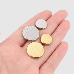 Bottoni decorativi in ottone di alta qualità per abbigliamento in oro e argento