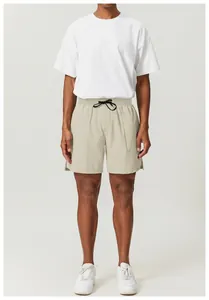 Detailansicht der atmungsaktiven, schnelltrocknenden Herren-Sportshorts für Citywalk.