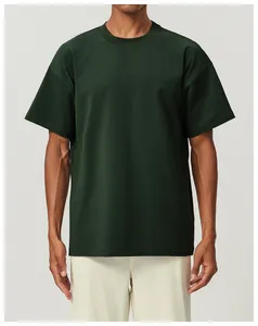 Detalle de camiseta oversize de algodón verde oscuro para hombre, tejido suave