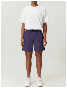 Vorderansicht der lila schnelltrocknenden Herren-Sportshorts für Laufen und Gym.
