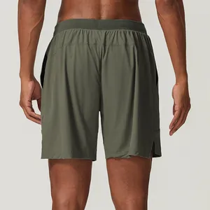 Atmungsaktive olivgrüne schnelltrocknende Herren-Sportshorts zum Laufen und für Outdoor