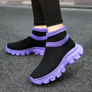 Atmungsaktive schwarz-lila Fly-Knit-High-Top-Socken-Sneaker für Sport und Freizeit