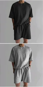Ensemble short et t-shirt décontracté pour homme en gris, parfait pour l'été