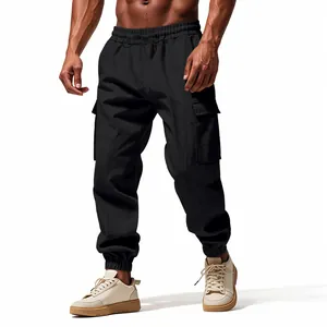 Detail van zwarte katoen-linnen cargo joggers met trekkoord in de taille en zakken
