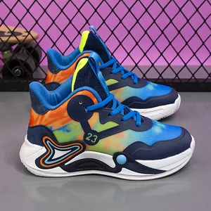 Atmungsaktive Basketballschuhe für Kinder mit hohem Schaft und leuchtendem orange-blauem Design.