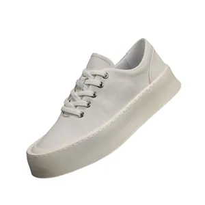 Sneaker da uomo in vera pelle con suola platform in stile bianco crema minimalista