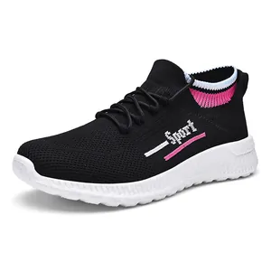 Atmungsaktive Strick-Sneaker zum Walken und Laufen in Schwarz mit rosa Akzenten