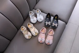 Detailansicht der Prinzessinnenschuhe für Mädchen in Silber, Schwarz, Gold und Rosa