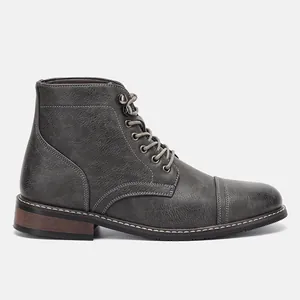 Detailansicht grauer Herren-Arbeitsstiefel im Vintage-Look mit Schnürung