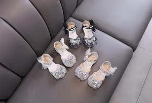 Zapatos de princesa elegantes para niñas con lazos brillantes y correas de perlas en colores
