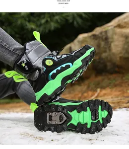 Stivali da neve invernali per ragazzi con ramponi antiscivolo e accenti verde neon