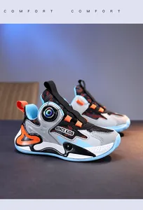 Lebhafte mehrfarbige Basketballschuhe für Kinder mit Mesh und Drehverschluss