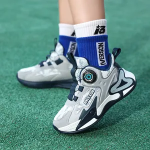 Atmungsaktive Basketballschuhe für Jungen 6-12 mit praktischem Drehverschluss.