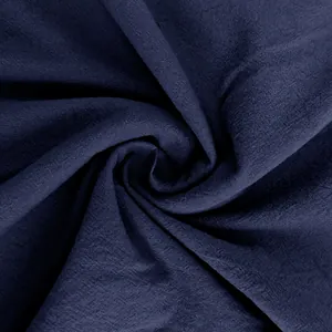 Makroansicht der marineblauen atmungsaktiven Leinenstoffstruktur für Herren T-Shirt