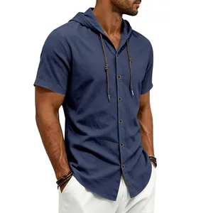 Vista dettagliata della camicia da uomo in lino blu navy con cappuccio e bottoni