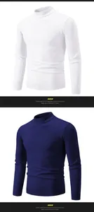 Primer plano de jerséis de punto fino para hombre con cuello alto en blanco y azul