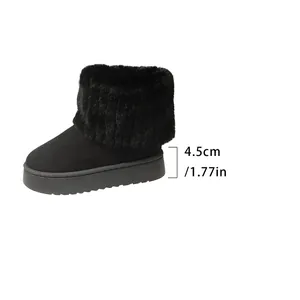 Detail van de 4,5 cm platformzool van deze zwarte wintersneeuwlaarzen.