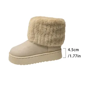 Detailweergave van snowboots met 4,5 cm plateauzool en warme rand van imitatiebont