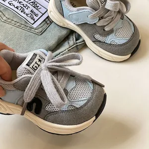 Scarpe da camminata per bambini in mesh traspirante grigio e blu con suole morbide e leggere