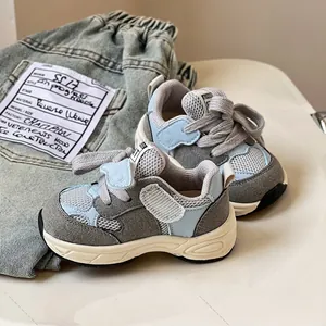 Eleganti scarpe da ginnastica per bambini in rete blu e grigia per bambini e bambine