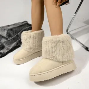 Stijlvolle beige sneeuwlaarzen met plateauzool en warme imitatiebontrand voor dames