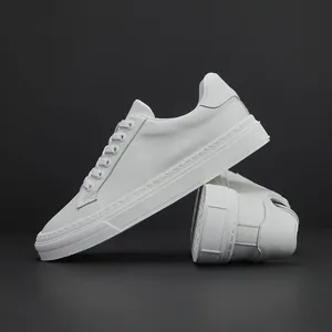 Baskets plates en cuir de vachette blanc haut de gamme pour hommes avec lacets