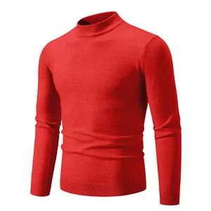 Vista detallada de un suéter de punto fino rojo para hombre con cuello alto y ajustado