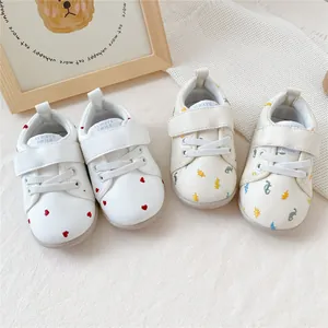 Baby Lauflernschuhe Zachte Zool Kunstleer Peuter Geborduurde Dinosauriër Hart Patroon Sneakers Voor Jongens Meisjes