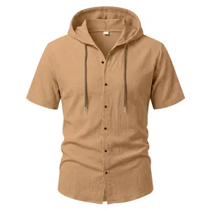 Vista frontale dettagliata di una camicia da uomo traspirante in lino con cappuccio