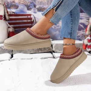 Damen Khaki Plateau-Schneeschuhe mit ethnischem Muster-Besatz in der Detailansicht