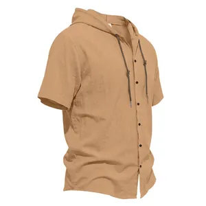 Vista laterale dettagliata di camicia con cappuccio in lino kaki da uomo, texture e bottoni
