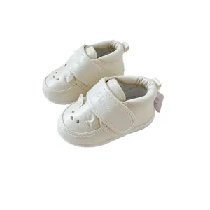 Chaussures de marche bébé couleur crème avec oreilles d'animaux et sangles auto-agrippantes
