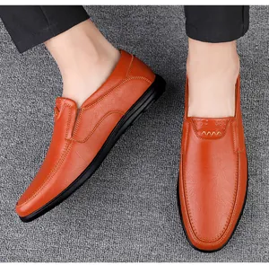 Hochwertige Herren Slipper aus braunem Echtleder für Business und formelle Anlässe