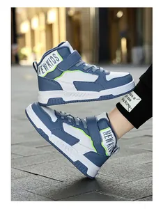 Eleganti sneaker alte blu e bianche per bambini con logo "NEW KIDS" stampato