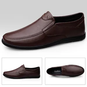 Detailansicht der hochwertigen Textur von Business-Loafers aus echtem Leder für Herren