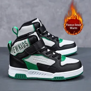 Scarpe alte per bambini con calda fodera in pile nei colori nero bianco verde per inverno