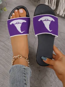 Elegantes sandalias planas de punto morado para mujer con estampado de sombrero