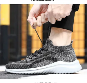 Vue détaillée des baskets sans lacets grises pour hommes avec maille respirante et semelle