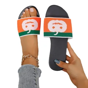 Elegantes sandalias planas de verano para mujer con correa tejida naranja y verde