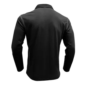 Vista trasera de un polo negro de manga larga para hombre con cuello ejecutivo.