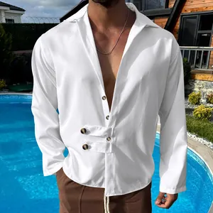 Vue détaillée d'une chemise décontractée blanche à manches longues avec boutons