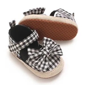 Detailansicht Baby Mädchen Gingham Schleife Sandalen mit weicher Anti-Rutsch-Sohle