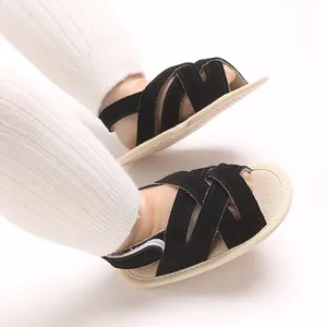 Sandalias negras de PU para bebés con correas cruzadas y suelas blandas para infantes