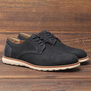 Vista lateral de zapatos derby de cuero azul marino con costuras en contraste