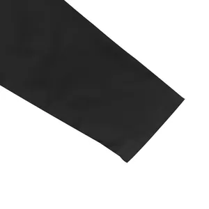 Vue détaillée du poignet de chemise à manches longues noire pour hommes avec couture