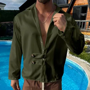Chemise homme vert olive à manches longues avec détail de patte de boutonnage unique