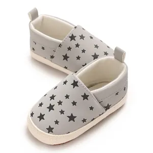 Scarpine da neonato grigie con suola morbida e motivo a stelle per bimbi 0-1 anni