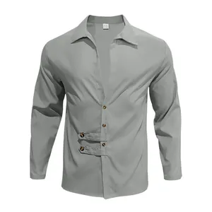 Vue détaillée d'une chemise décontractée grise à manches longues pour hommes avec col à revers