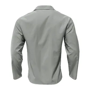 Vue arrière d'une chemise décontractée grise à manches longues pour hommes au design épuré