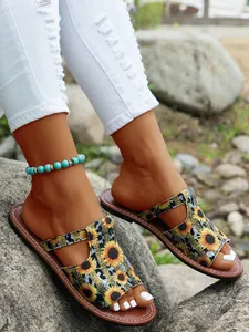 Modieuze dames sandalen met zonnebloemprint in etnische stijl voor strandwandelingen.